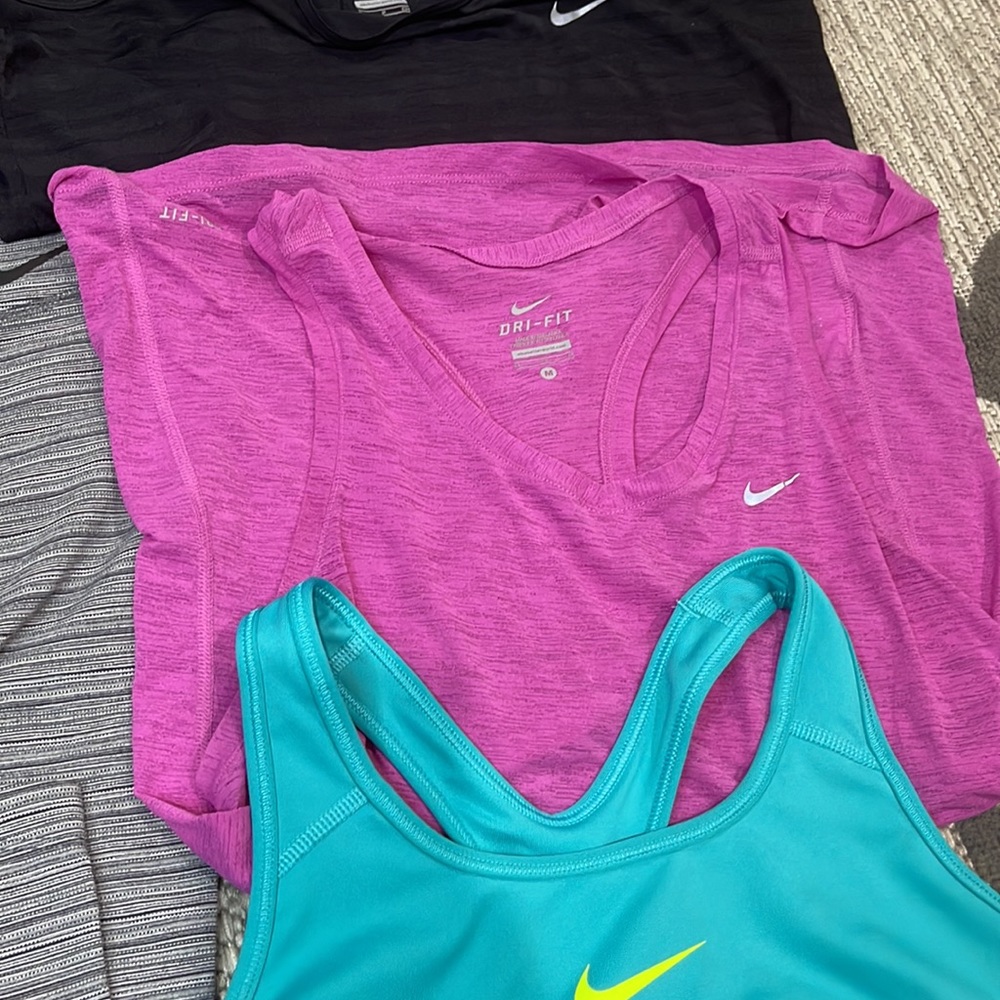 ❌SOLD❌Bundle of Nike Workout Clothes - Picture 3 of 7